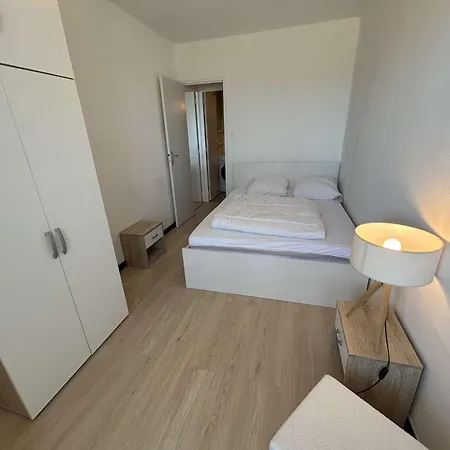 דירה 2 Pieces Avec Balcon Face A La - - Fr-1-224c-359 *