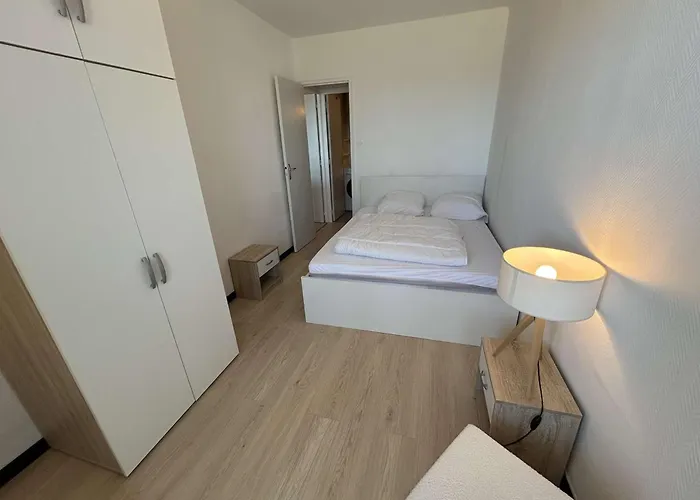 Apartman 2 Pieces Avec Balcon Face A La - - Fr-1-224c-359 *